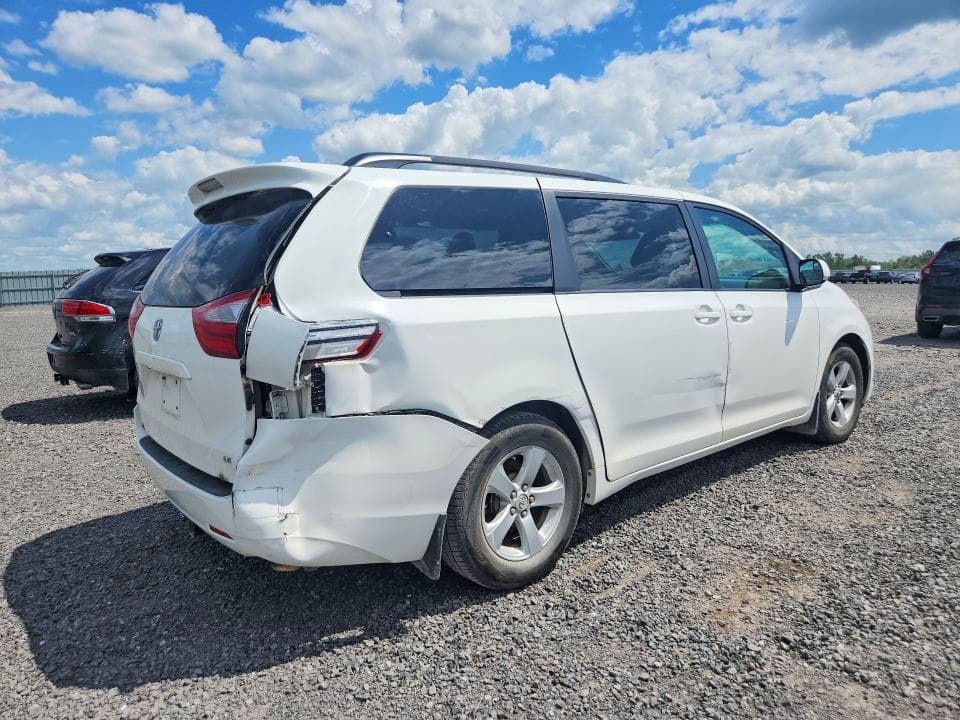 2017 TOYOTA SIENNA LE 3