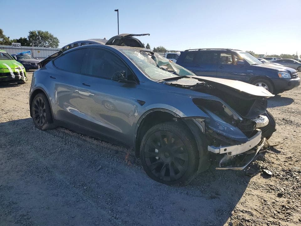 2024 TESLA MODEL Y 4
