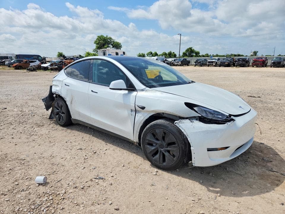 2025 TESLA MODEL Y 4