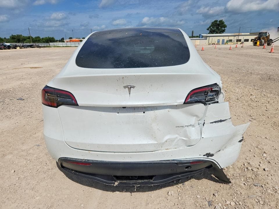 2025 TESLA MODEL Y 6