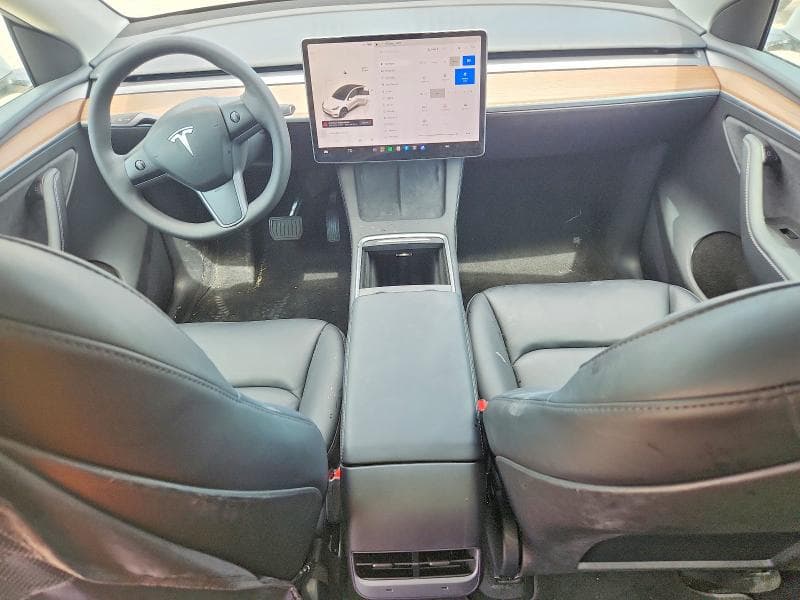 2025 TESLA MODEL Y 8