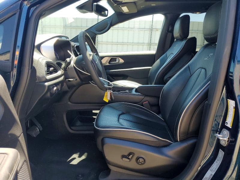 2025 CHRYSLER PACIFICA LIMITED 7
