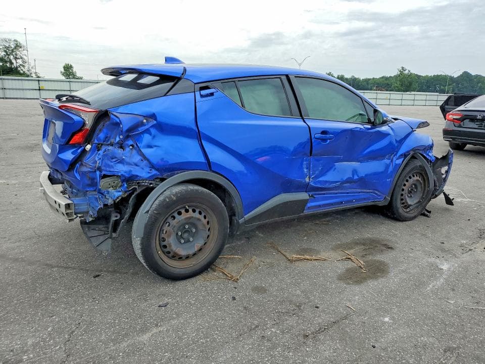 2020 TOYOTA C-HR LE 3