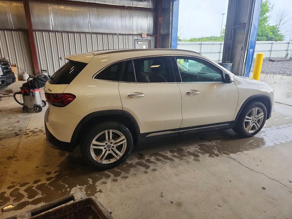 2023 MERCEDES-BENZ GLA 250 4MATIC 3