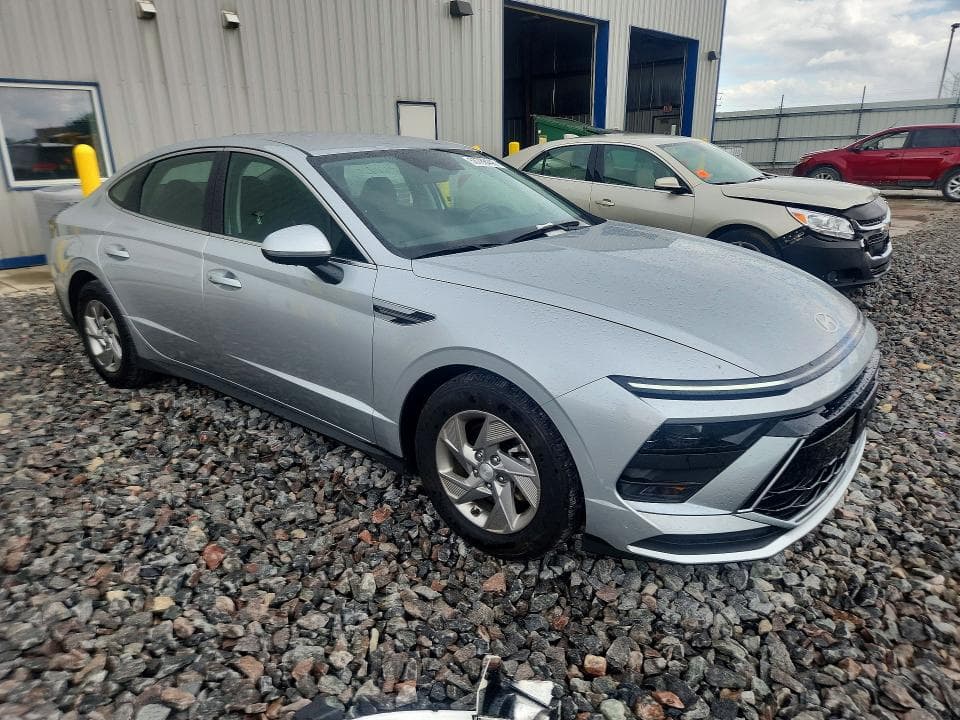 2025 HYUNDAI SONATA SE 4