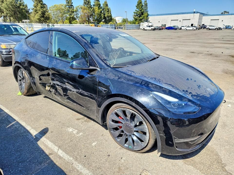 2023 TESLA MODEL Y 4