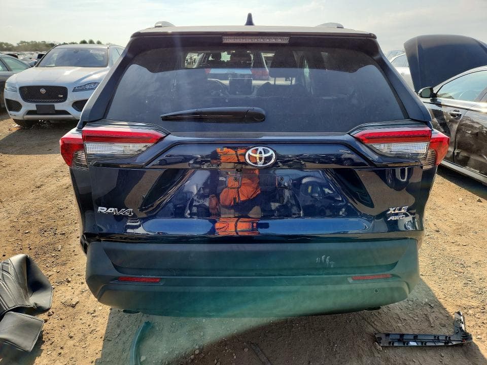 2025 TOYOTA RAV4 XLE 6