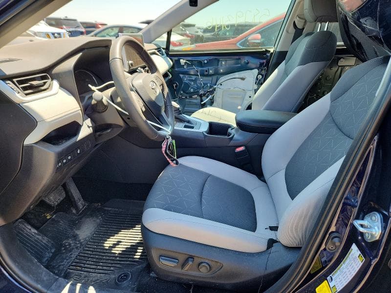 2025 TOYOTA RAV4 XLE 7