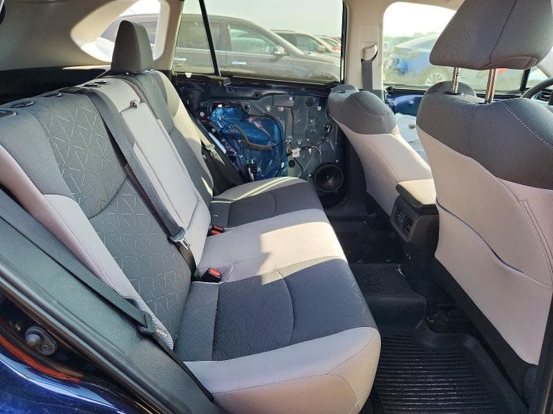 2025 TOYOTA RAV4 XLE 10