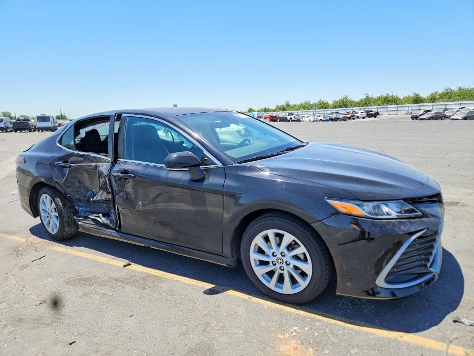 2023 TOYOTA CAMRY LE 4