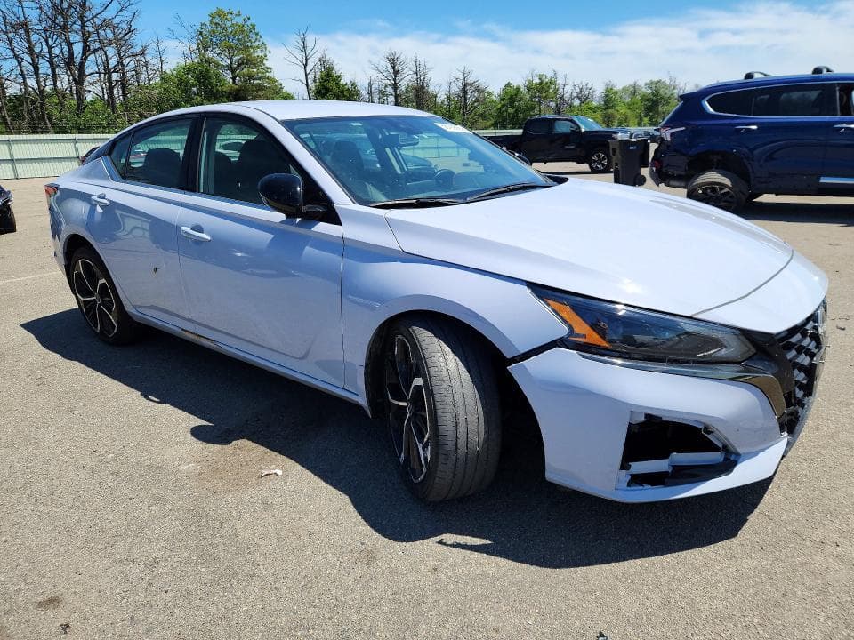 2024 NISSAN ALTIMA SR 4