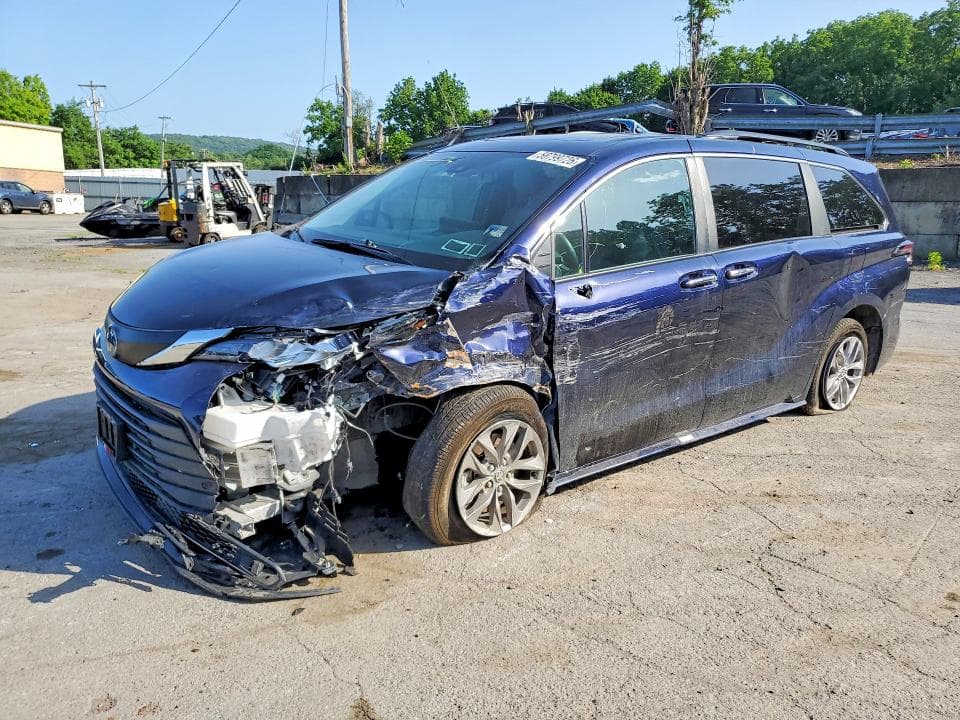 2025 TOYOTA SIENNA XLE 8-PASSENGER - 1