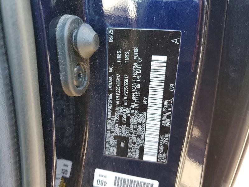 2025 TOYOTA SIENNA XLE 8-PASSENGER 13