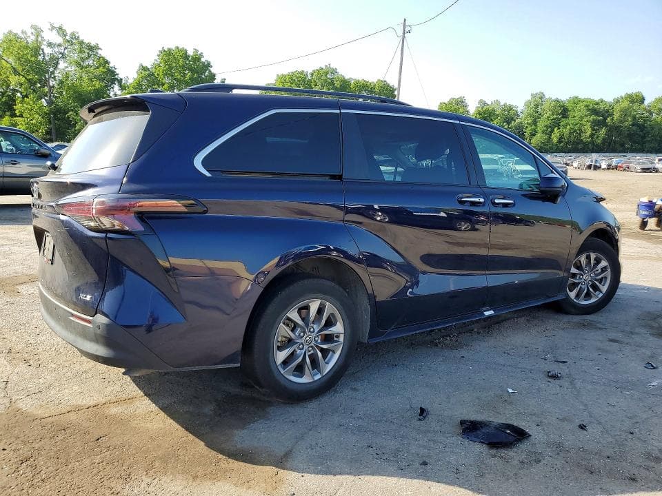 2025 TOYOTA SIENNA XLE 8-PASSENGER 3