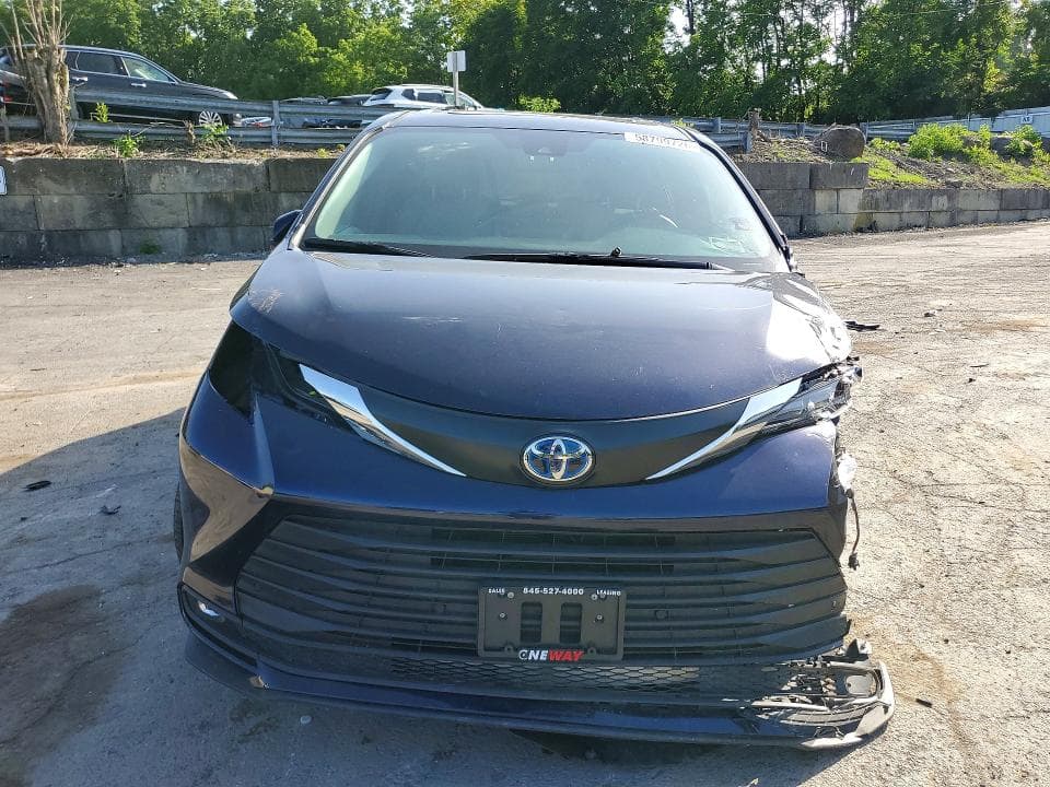 2025 TOYOTA SIENNA XLE 8-PASSENGER 5