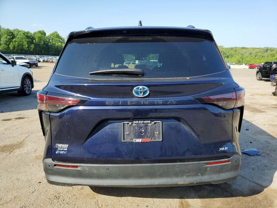 2025 TOYOTA SIENNA XLE 8-PASSENGER 6