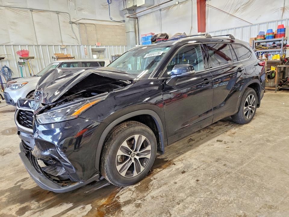 2022 TOYOTA HIGHLANDER XLE - 1