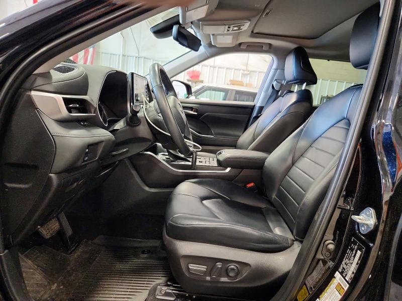 2022 TOYOTA HIGHLANDER XLE 7