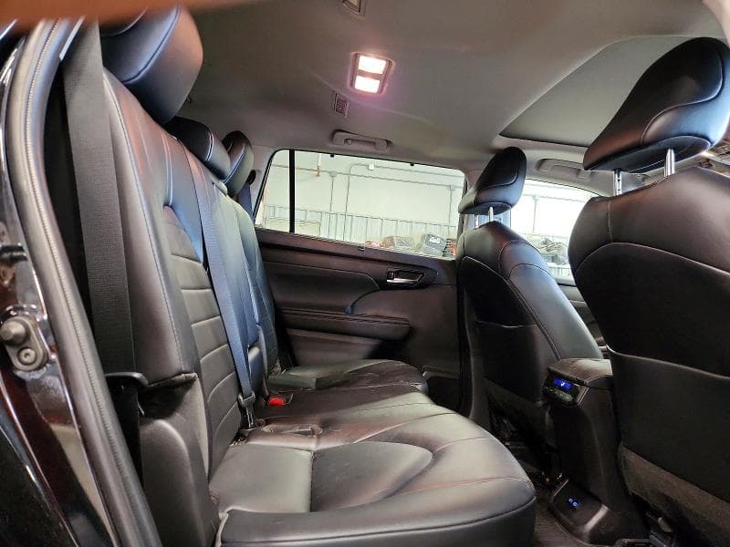 2022 TOYOTA HIGHLANDER XLE 10
