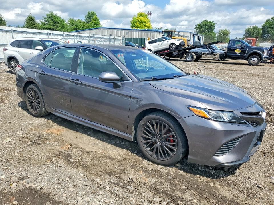 2019 TOYOTA CAMRY SE 4