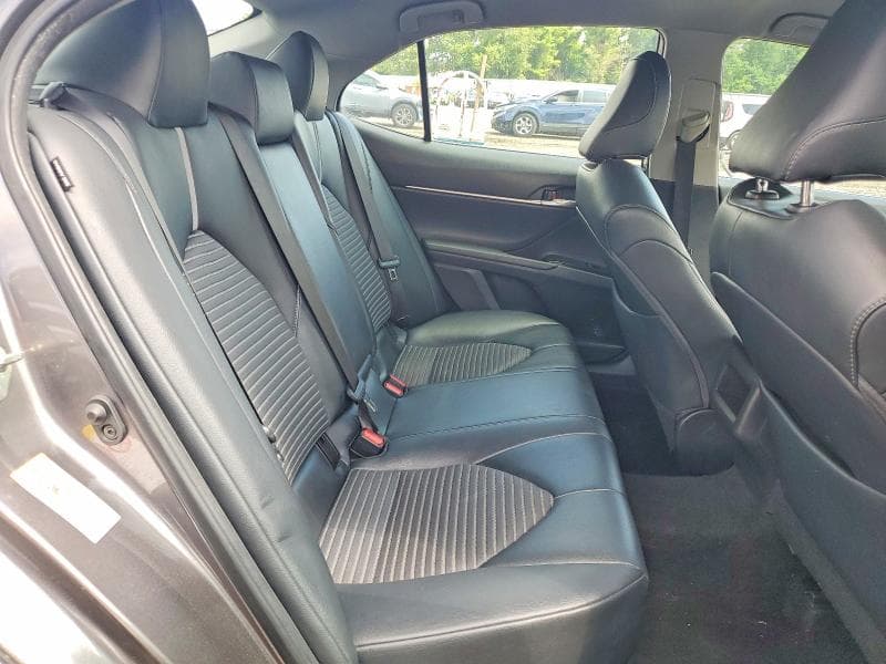 2019 TOYOTA CAMRY SE 10