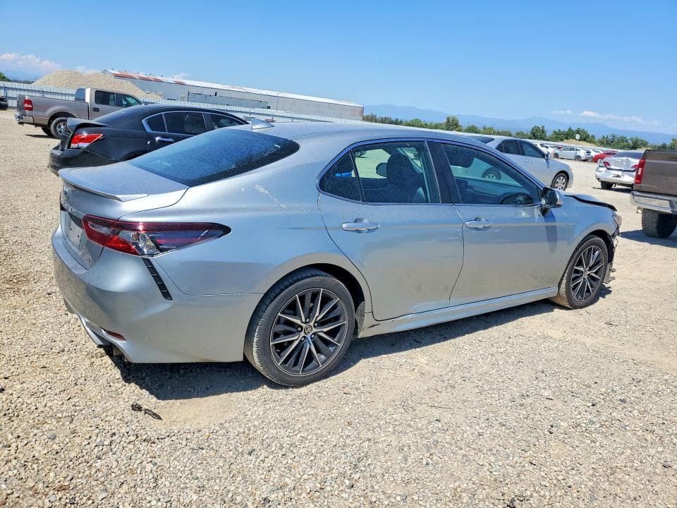 2021 TOYOTA CAMRY SE 3