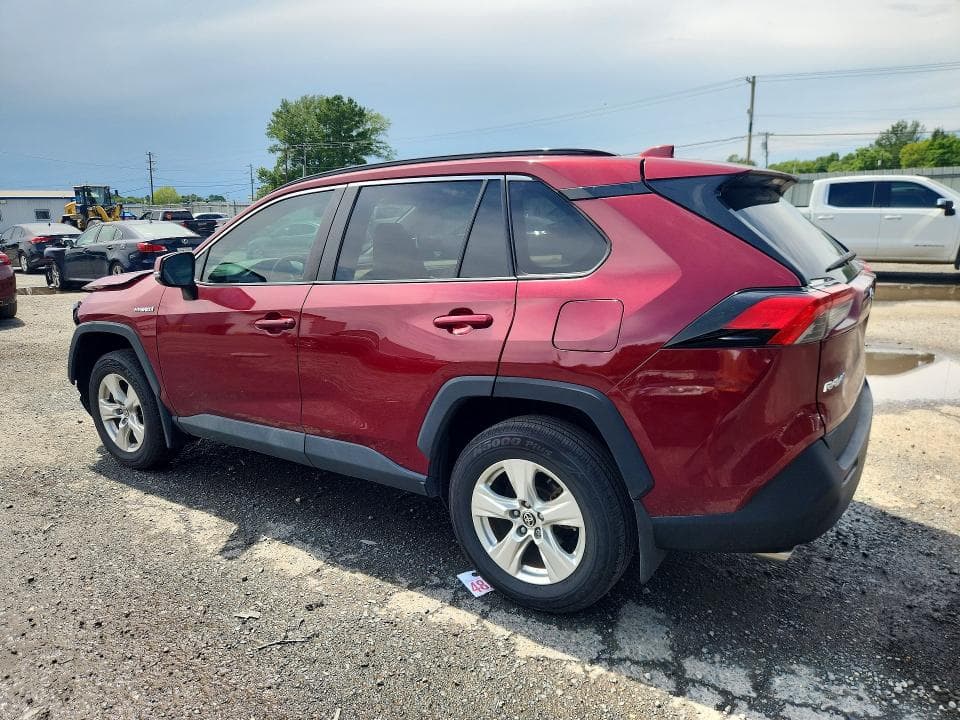 2021 TOYOTA RAV4 XLE 2