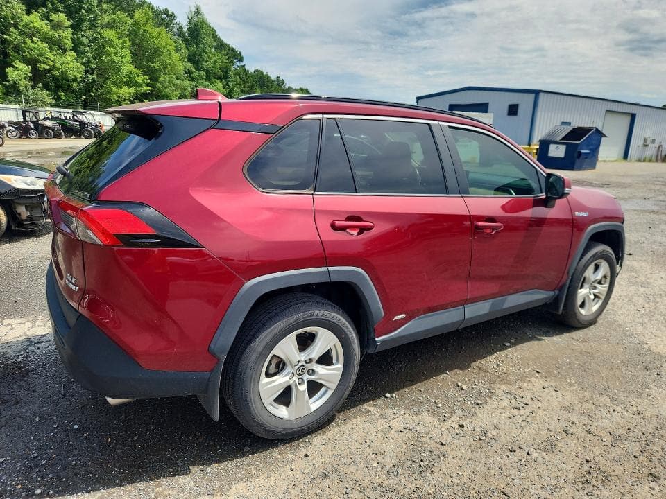2021 TOYOTA RAV4 XLE 3