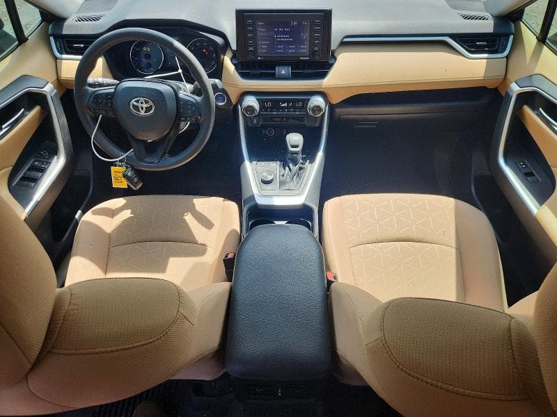 2021 TOYOTA RAV4 XLE 8