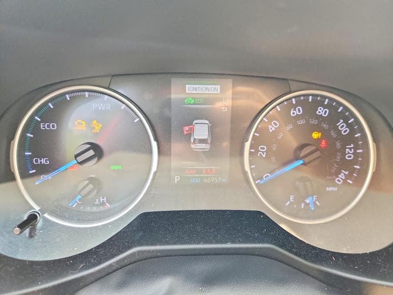 2021 TOYOTA RAV4 XLE 9