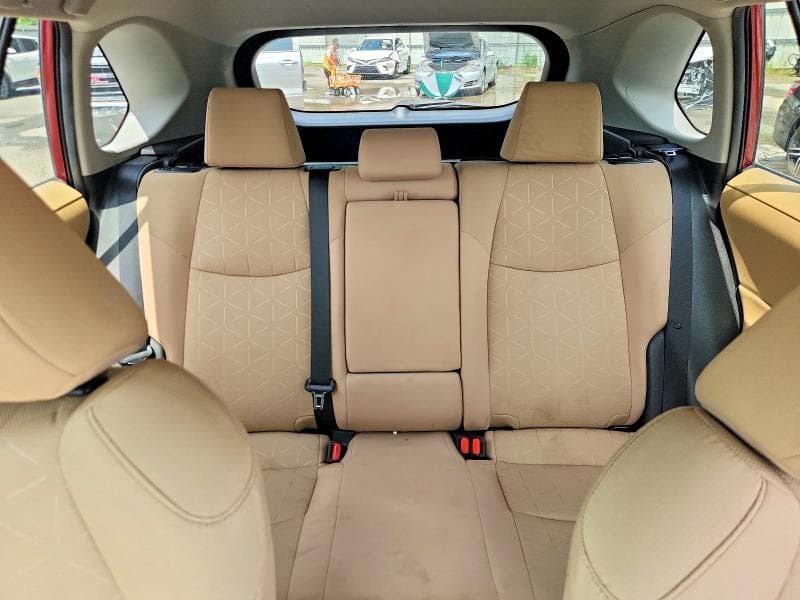 2021 TOYOTA RAV4 XLE 10