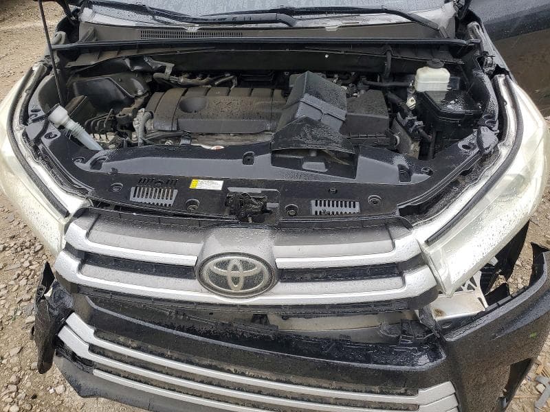 2019 TOYOTA HIGHLANDER LE 12
