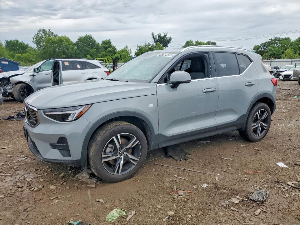 2025 VOLVO XC40 CORE 1