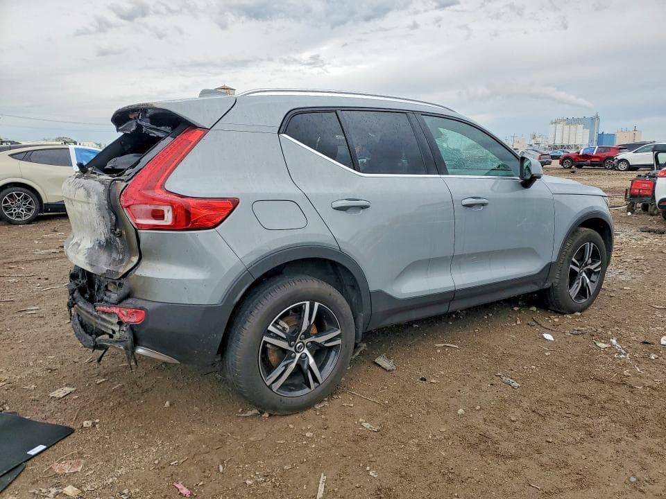 2025 VOLVO XC40 CORE 3