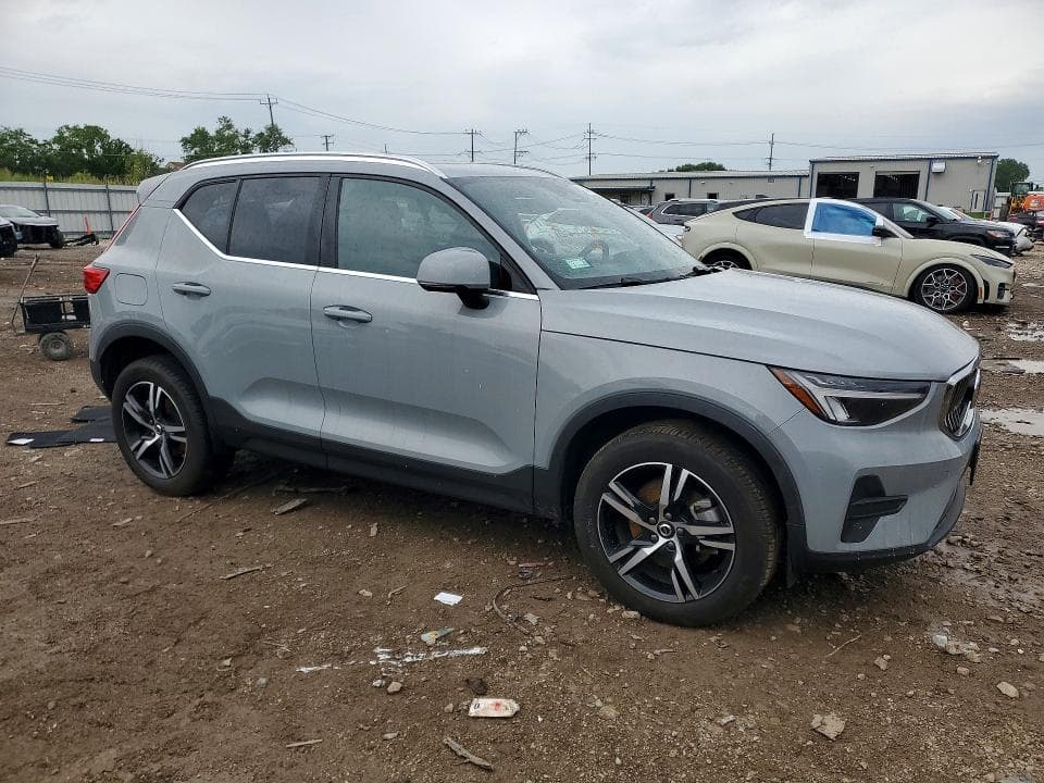 2025 VOLVO XC40 CORE 4