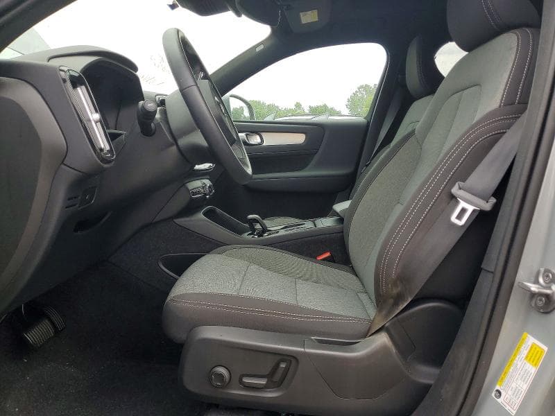 2025 VOLVO XC40 CORE 7