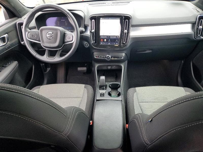 2025 VOLVO XC40 CORE 8