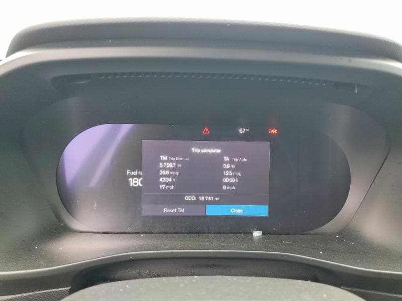2025 VOLVO XC40 CORE 9