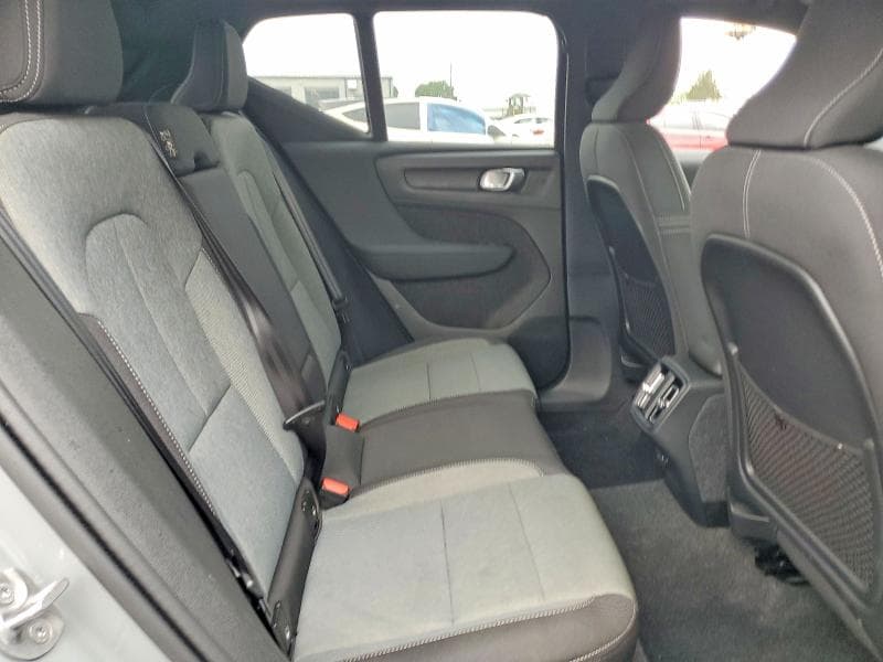2025 VOLVO XC40 CORE 10
