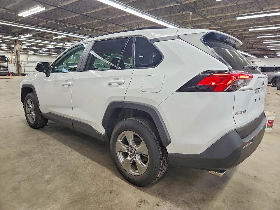 2024 TOYOTA RAV4 XLE 3