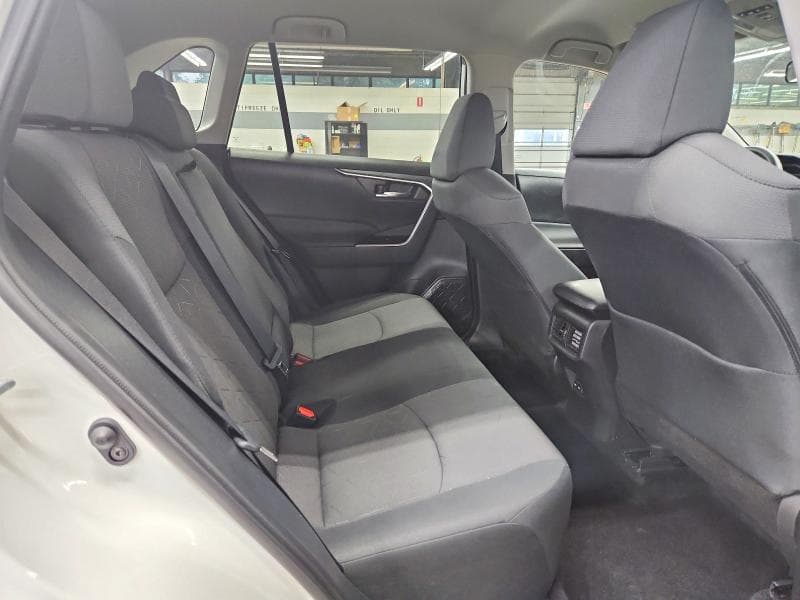 2024 TOYOTA RAV4 XLE 12