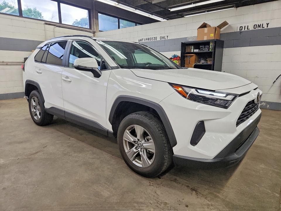 2024 TOYOTA RAV4 XLE 5