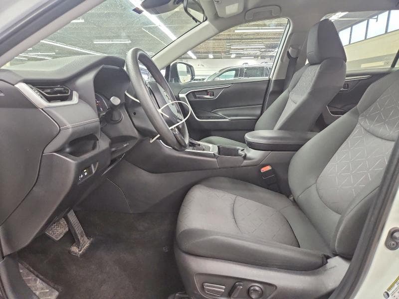 2024 TOYOTA RAV4 XLE 8