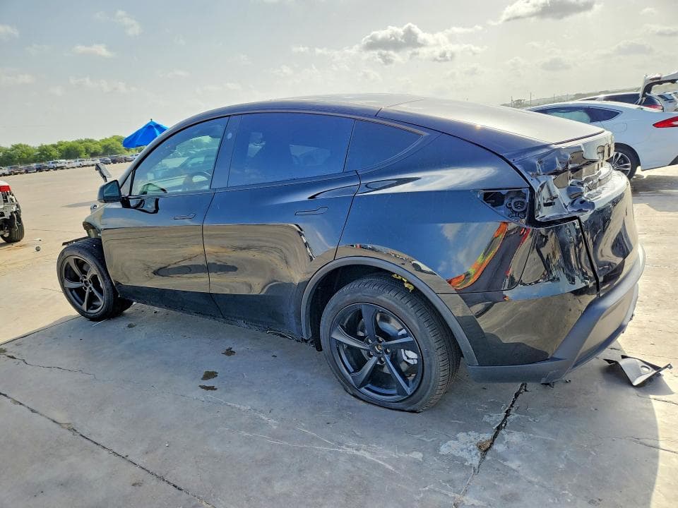 2026 TESLA MODEL Y 2