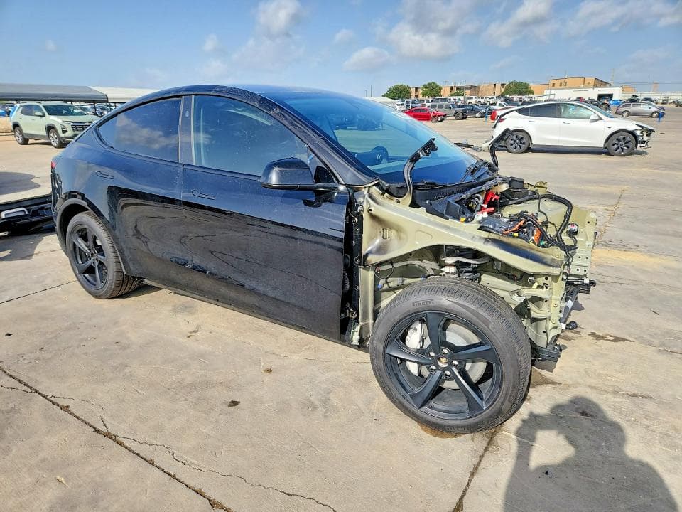 2026 TESLA MODEL Y 4