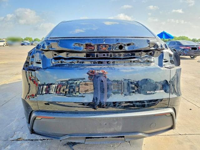 2026 TESLA MODEL Y 6