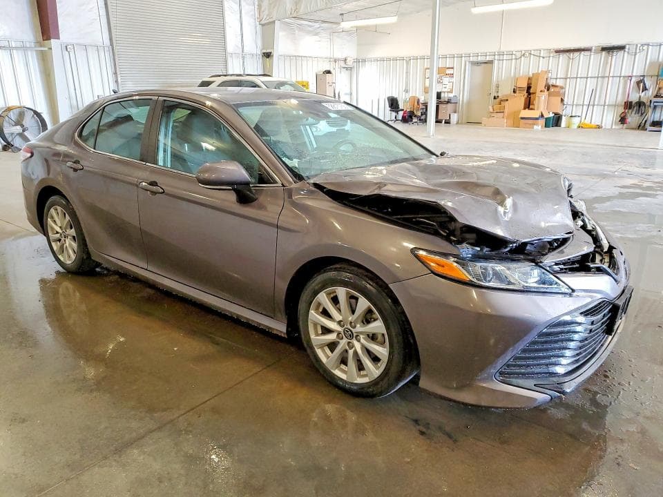 2020 TOYOTA CAMRY LE 4