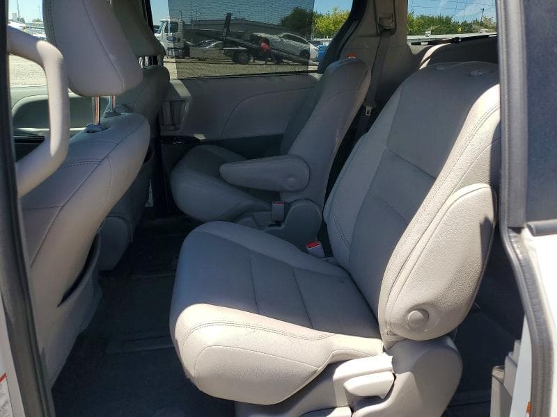 2020 TOYOTA SIENNA XLE PREMIUM 7-PASSENGER 11