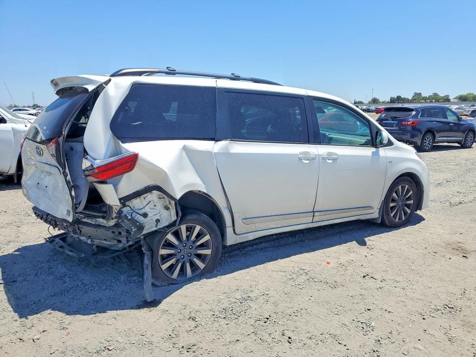 2020 TOYOTA SIENNA XLE PREMIUM 7-PASSENGER 3