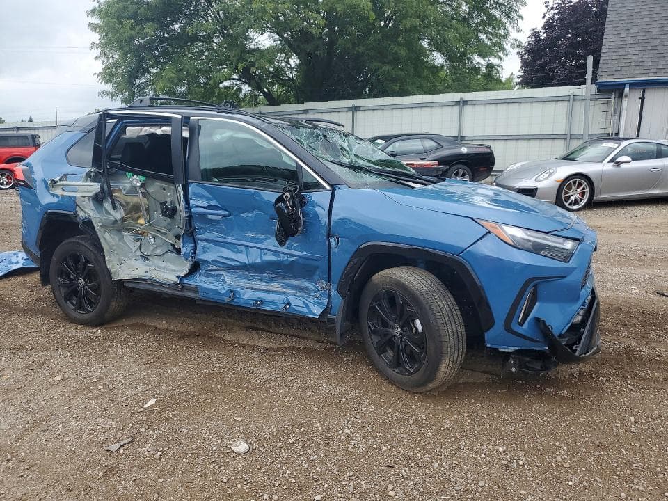 2025 TOYOTA RAV4 XSE 4